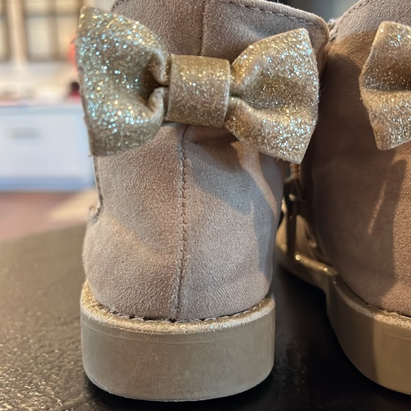 Toddler Zip Ankle Boots, Size 7 - Picture 6 of 12